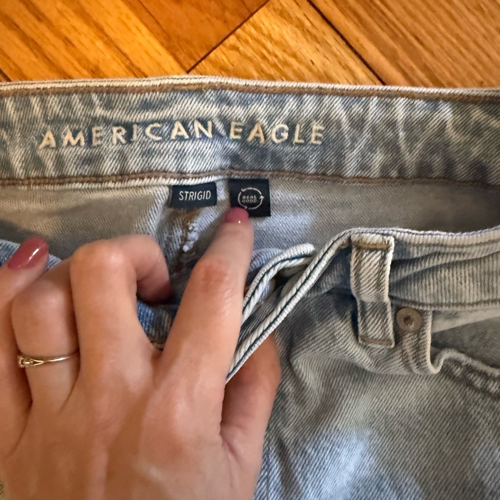 American Eagle Outfitters Mom Jeans High Rise Light Blue Jeans - Picture 3 of 6